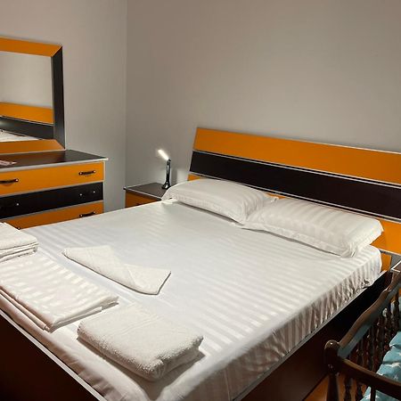 City Center Apartment Galeria 티라나 외부 사진