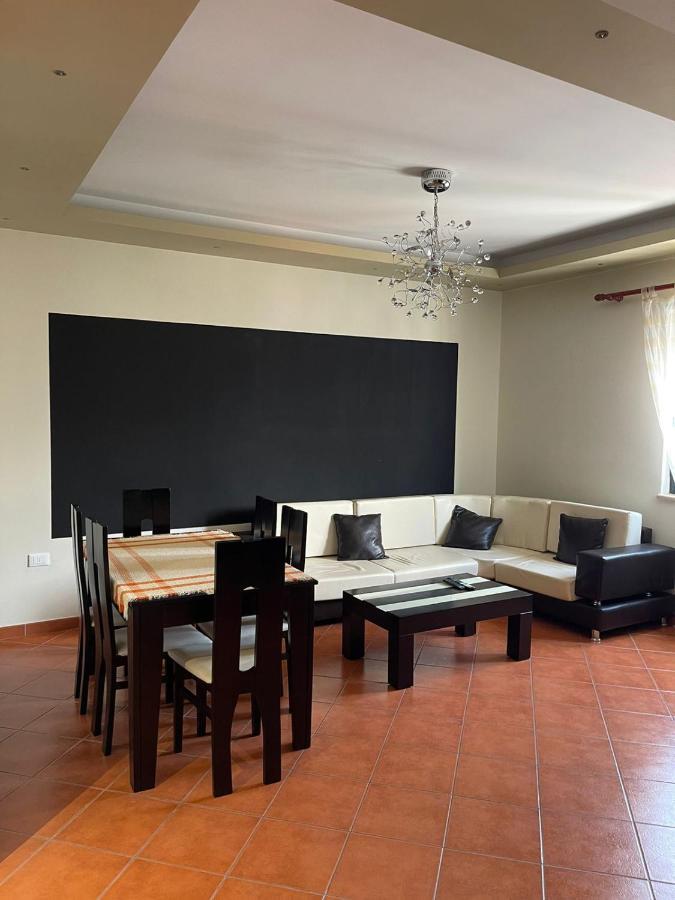 City Center Apartment Galeria 티라나 외부 사진