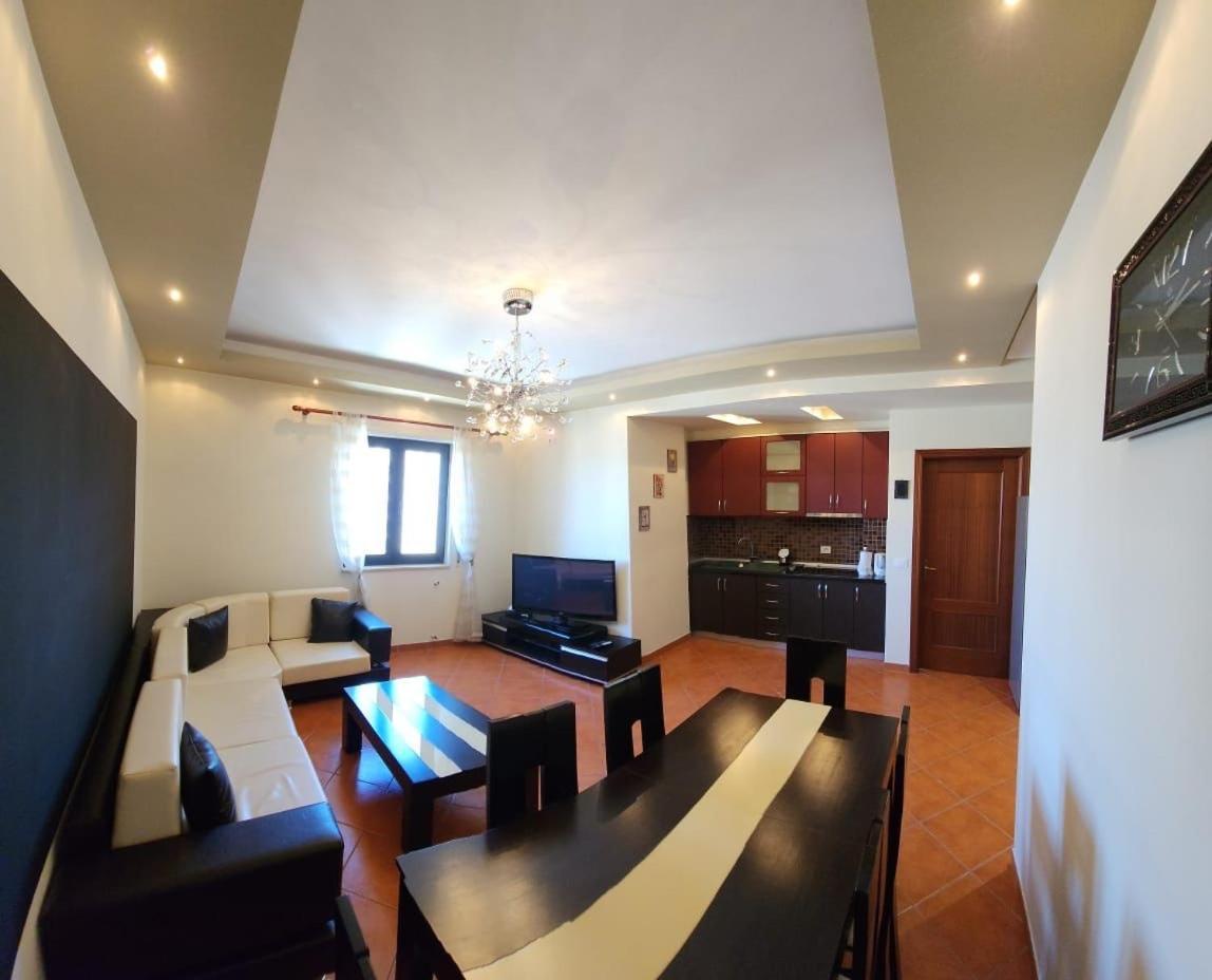 City Center Apartment Galeria 티라나 외부 사진